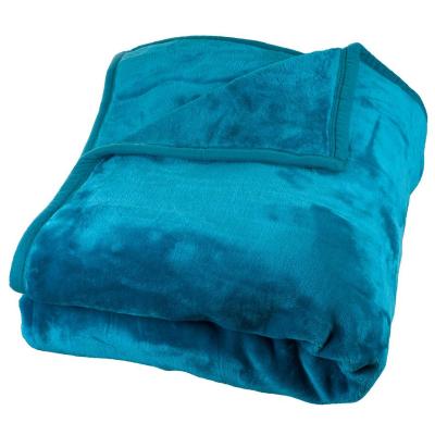 China Folded Queen Size Bed Luxury Fuzzy Soft Flannel Hotel 300 GSM Anti-Static Blanket for sale