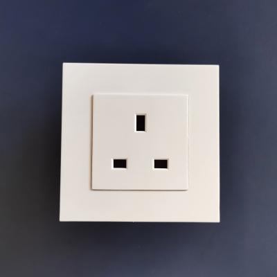 China Fire Retardant PC Wall Socket 250V 13A UK Standard PC Material CE Certificate for sale