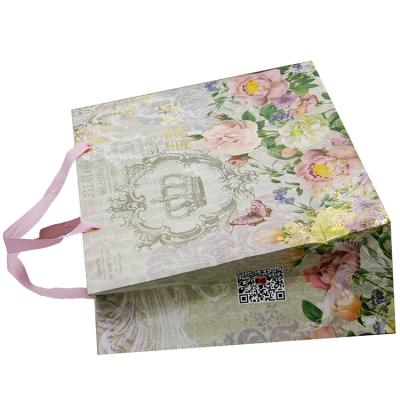 China Recyclable Gift Packaging Shopping Paper Bag With Own Design Wholesale Custom Logo for sale