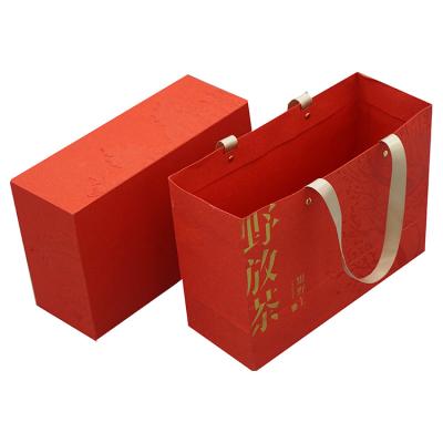 China Custom Fashion Recyclable Your Own Logo Print Luxury Gift Shopping Paper Bags With Gold Stamping for sale