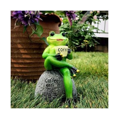 China Economic Home Decoration Custom Design Resin Craft Home Decor Solar Lamp Portable Frog Garden Decoration Statue for sale