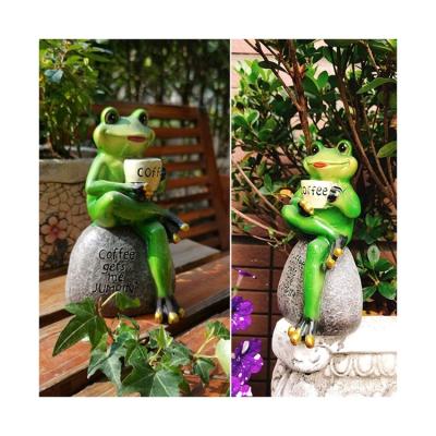 China Home Decoration Guaranteed Resin Custom Crafts Quality Prices Camping Solar Lamp Frog Garden Decoration Statue for sale