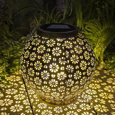 China Outdoor Waterproof Decorative Light Solar Projection Solar Light Waterproof Iron Garden Hanging Lamp for sale