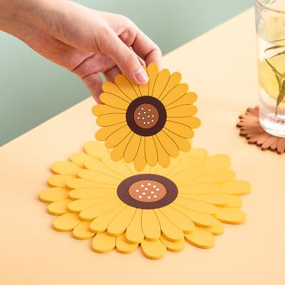 China Sustainable Ins DesignHanging Heat Resistance Sunflower Kitchen Pot Bowl Non-Slip Pad Drinks Beer Coffee Milk Tea Coaster PVC Place Mat for sale