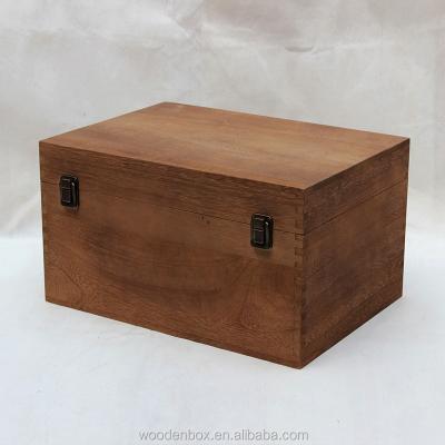 China Recyclable Cheap Solid Wood Finished Antique Wooden Treasure Chest Jewelry Box With Lock for sale