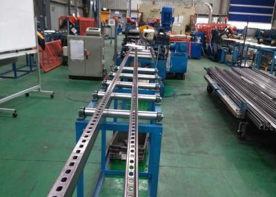 Chine 4KW C a rainé 10m Min Speed Strut Channel Roll formant la machine avec la dentelure de dents à vendre