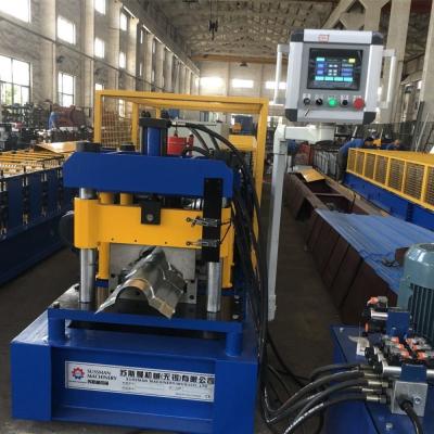 China Metal Ridge Cap Roll Forming Machine 0.8mm com etapa na superfície para a telha vitrificada 5.5KW à venda