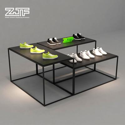 China Adjustable (Size) Metal Shoes Handbag Display Stand Display For Retail Stores for sale