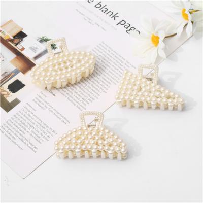 China Factory Direct Selling Ladies White Solid Plastic Triangle Hook Hair Accessories Hair Clip Oval Pearl Shark Clip Bath Pan Hair Clip Oval for sale