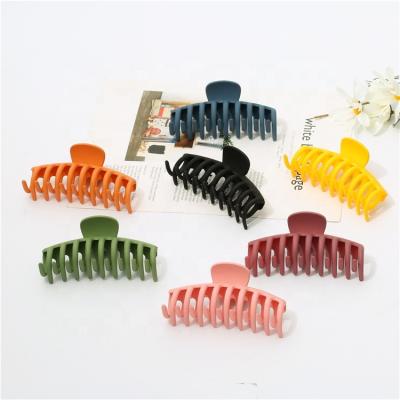 China Fashion Exquisite Women's Candy Color Claw Clip Wholesale Hair Accessories Korean Large Acrylic Plastic Hair Claw for sale