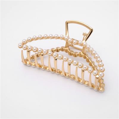 China European and American Fashion Hair Accessories Factory Direct Selling Pearl Metal Clip Ladies Bath Semicircular Dish Hairpin for sale