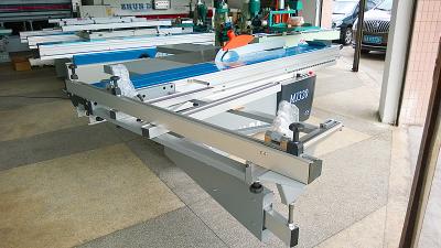 China 3200mm Single Phase Panel Saw , Slider Table Saw Machine For Density / Shaving Boards for sale