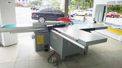 China Tiltable Blade Plywood Saw Cutting Machine , Industrial Panel Saw Machine 9000r / Min for sale