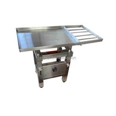 China Commercial snack factory chocolate vibrator table tempering pouring machine with vibrating table for sale