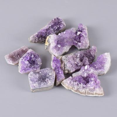 China Raw Amethyst Crystal Quartz Stone Wand Europe Amethyst Geode Point 3-8cm Natural Mineral Home Decor Geode Rock Stone Energy for sale