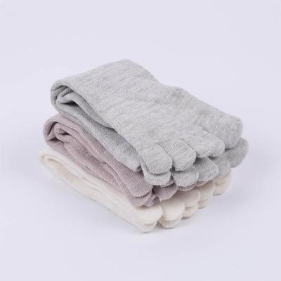 China QUICK DRY Wholesale Custom Hot Selling Split Toe Socks New Toe Socks Ladies Toe Socks for sale