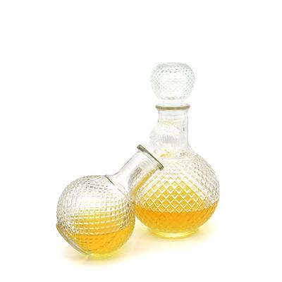 China Custom Recyclable Glass Bottle Wine Whiskey Decanter Set Embossed Whiskey Glass Bottle Glass Decanter for VODKA/Juice/WHISKEY for sale