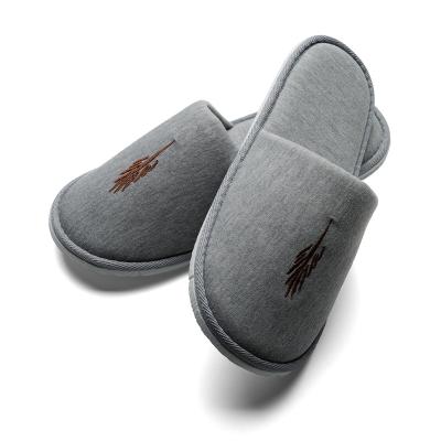 China Custom Gray Hotel Casual Slippers Fashion Trend Cozie Slippers Disposable Male Slipper Slippers for sale