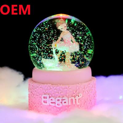 China Custom Polyresin Prinzessin Licht Wasserkugel Prinzessin Schneekugel mit Musikbox zu verkaufen