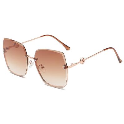 China New Fashion Sun Glasses Rimless Rimless Cut Sunglasses For Women Shape Metal Big Frame Gradient Light Shades Driving Sun Glasses for sale