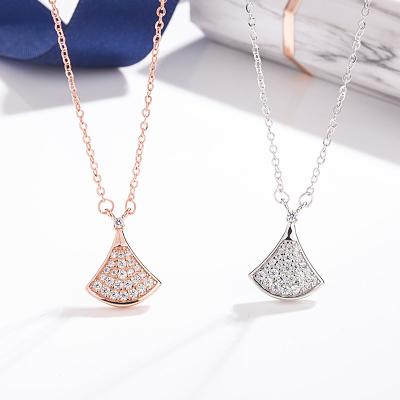 China Women Accessories Elegant Jewelry Necklaces Guarantee Quality Clavicle Helix Shaped Necklace for sale