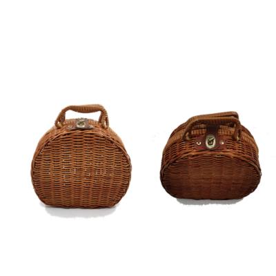 China Modern New Arrival Rattan Sepet Heart Shape Fruit Vegetable Wick Picnic Basket for sale