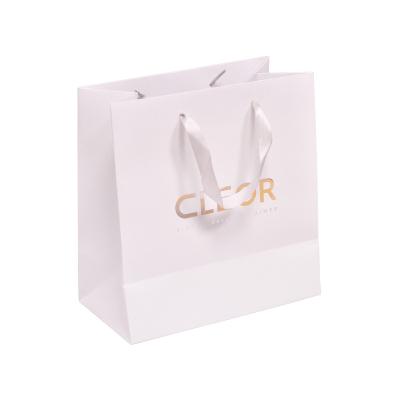 China High Quality White Cheap Logo Makeup Gift Recyclable Custom Paper Bags Printed Paper Bag For Gift for sale