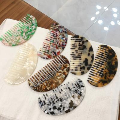 China BEAU MOUCHE Anti Detangle Acetic Acid Hair Comb U Shape Static Pad South Korean Home Wide Tooth Comb for sale