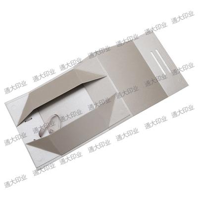 China Recycled Materials Customized Large Magnetic Sticker Folding Merchandise Gift Box Packaging Box Cosmetic Paper Box for sale