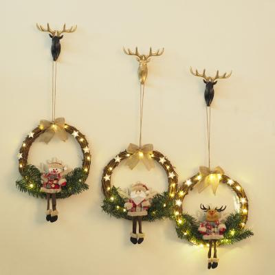 China Christmas Decoration Lighting Christmas Wreath Door Hanging Decor with 20 LED Miniature Natural Rattan Battery String Lights for sale