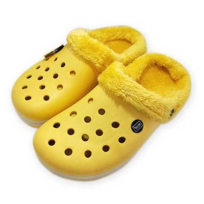 China Fashion Trend New Arrivals Popular Hole Sandals Slippers Fur Fluffy Slippers Warm Useful Slippers for sale