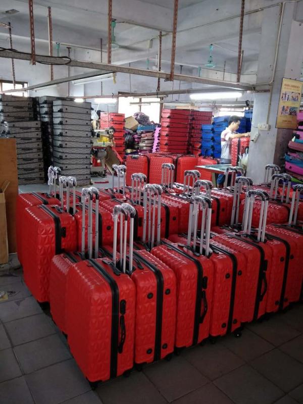 Verified China supplier - Dongguan Xinhui Suitcase And Bag Fittings Co., Ltd.