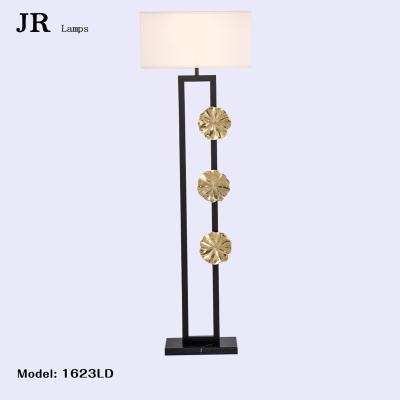 China Ignition Works Modern Simple Design Home Decoration Marigold Leaf Garland Floor Uplight Lamp Modern Living Gold Foil Light Garland for sale