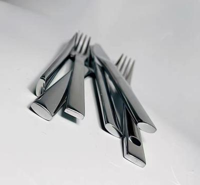 China Sustainable 20pcs 18/10 Stainless Steel Flatware Set Knife Fork Spoon Weighed Utensils For Hotel for sale