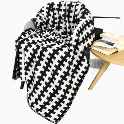 China Simple Nordic Black And White Large Flag Office Blanket Sofa Plaid Style Room Decorative Knitting Blanket Bed Pattern for sale