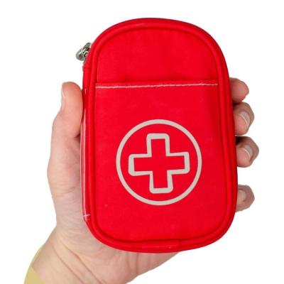 China Red Small Insulated Medicine Manager Travel Medicine Bag Mini Medicine Bag Custom Size Accepted for sale