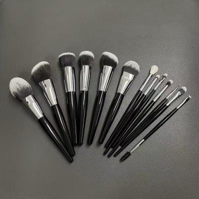 China Lip liner black suri brush make to install makeup brush Kit Wholesale Wood Handle Private label base black luxury simple morph make for sale