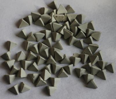 China Good deburring performance Ceramic polishing media OF triangle shape for sale