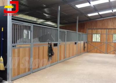 China Separações estáveis do baixo cavalo do fio de aço carbono Q235 com a porta deslizante para celeiros equestres à venda