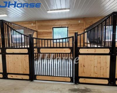 China Durable Long Live Horse Stable Box Heavy Weight Functional With Accessories Water Bowl zu verkaufen