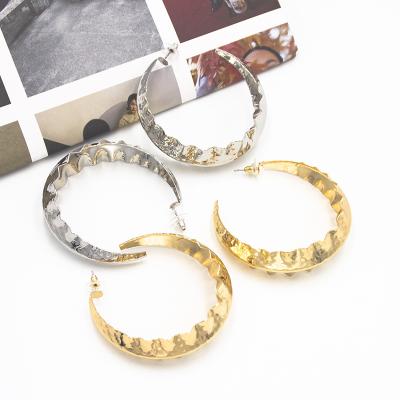 China Fashionable simple c-shaped women's personality twisted earrings E0686 popular European and American earrings for sale