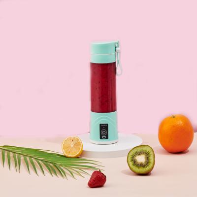 China Mini USB Electric Juicer Protable Juicer 380ml Blender Cup Wholesale Rechargeable Portable Juicer Blender for sale