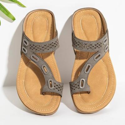 China 2021 Summer Durable Women's Shoes Big Button Flat Sandals New Flat Bottom Massage Clip Women's Foot Toe Cover Sandals for sale