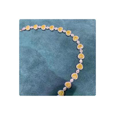 China Vintage Fashion Boutique To Create A 4.06 Carat Diamond 3.53 Carat Diamond 18K Yellow Gold Bracelet for sale