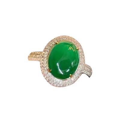 China Romantic Green Ring, Luxury 18K Gold Diamond Band Setting Vivid Green for sale