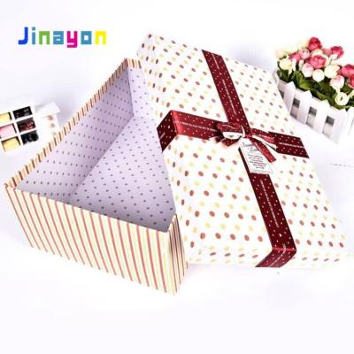 China Exquisite Gift Custom Large Logo Bow-knot Handwork Recyclable Boxes Luxury Corrugated Packaging Box Wholesale for sale