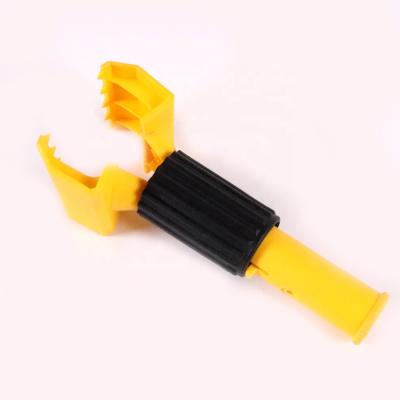 China Factory Supply Viable Professional Quick-change Jaw Broom Clip Broom Gripper Wet Broom Handle for sale