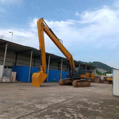 China Excavator long boom 18 Meters for XCMG550 with 2.5cbm discharge hopper bucket for sale