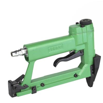 China Rust Wear-Resistant Durable Staple Gun Pneumatic Air Operate Stapler Nail Gun Nails Gun Photo Frame Accessories Portable for sale