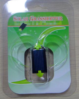 China Green Plastic Solar Powered Gadgets Mini Grasshopper Educational Toy for Kids for sale